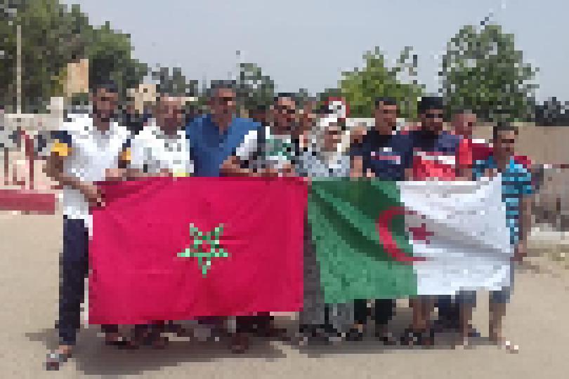 مغاربة وجزائريون يتظاهرون في « زوج بغال »: الشعب يريد فتح الحدود