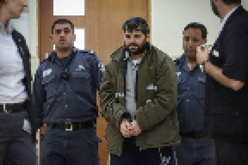 Yosef Haim Ben-David, l'un des Juifs suspectés du meurtre de Muhammed Abu Khdeir, sous escorte policière au tribunal de district de Jérusalem, le 3 juin 2015. (Crédits : Hadas Parush / Flash90 ) Yosef Haim Ben-David, l'un des Juifs suspectés du meurtre de Muhammed Abu Khdeir, sous escorte policière au tribunal de district de Jérusalem, le 3 juin 2015. (Crédit : Hadas Parush / Flash90)