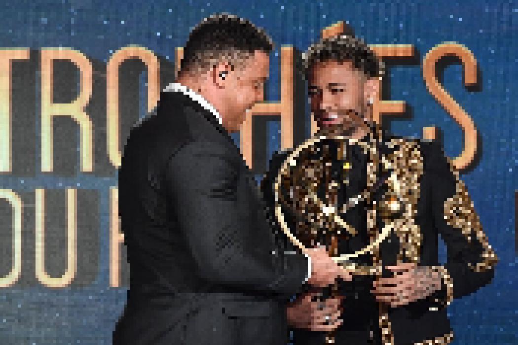 نيمار يحرز جائزة أفضل لاعب في الدوري الفرنسي