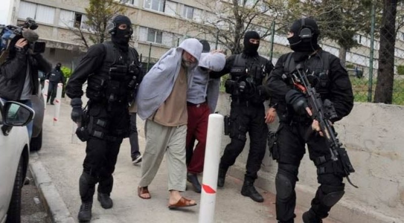 اعتقال 10 أشخاص كانوا يعدون لارتكاب اعتداءات تستهدف مسلمين في فرنسا 